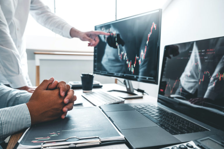 karimraffa's tweet photo. Headhunters say they are awash in applications from juniors with Master’s and Bachelor’s degrees looking for new quant roles - but few places want to hire them. https://t.co/ZT9nfPq9Ny #quant #finance #quantjob #quantitativeanalyst https://t.co/9AkBmnxBcT RT @Dicedotcom