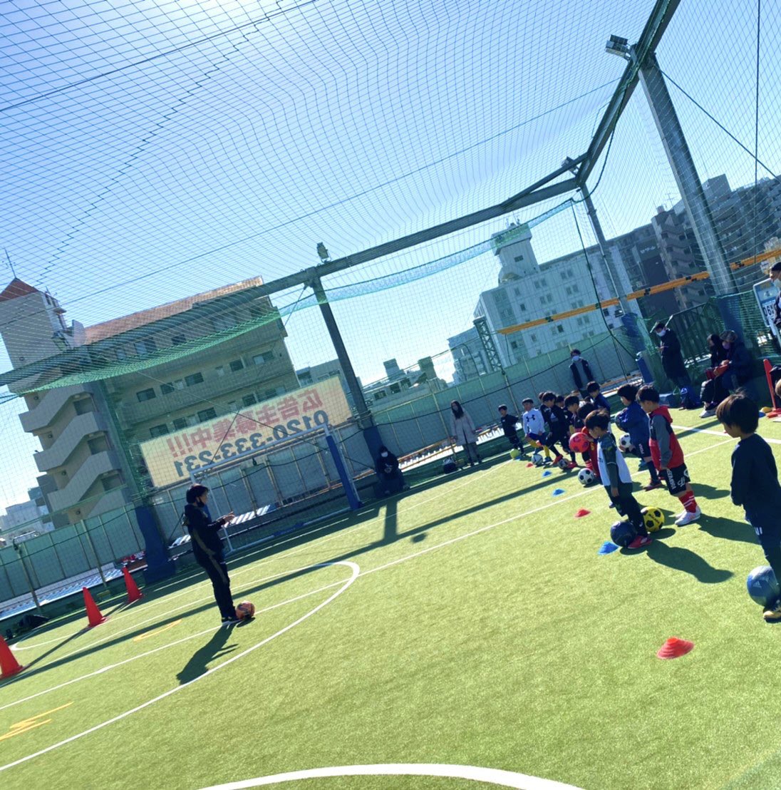 【 #fcpキッズ トレーニング 】

土曜日も
アジリティトレーニングから✨

基礎ベースの身体操作を手に入れておきましょう❗️

ドリブルも意図的なターンなどを
入れ、より実践で使えるものにしていきました！

焦らず、一つ一つ👍

#fcpキッズ #選手募集中
#未来の青と黄色の戦士達