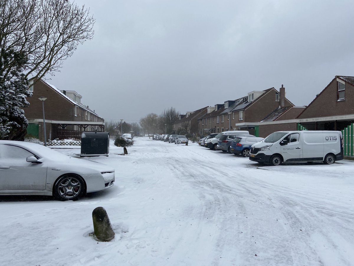 Theo1988's tweet photo. Winterpret in oostzaan! #oostzaan #winter #sneeuw  @DeOrkaan https://t.co/8S7RKcOkMK