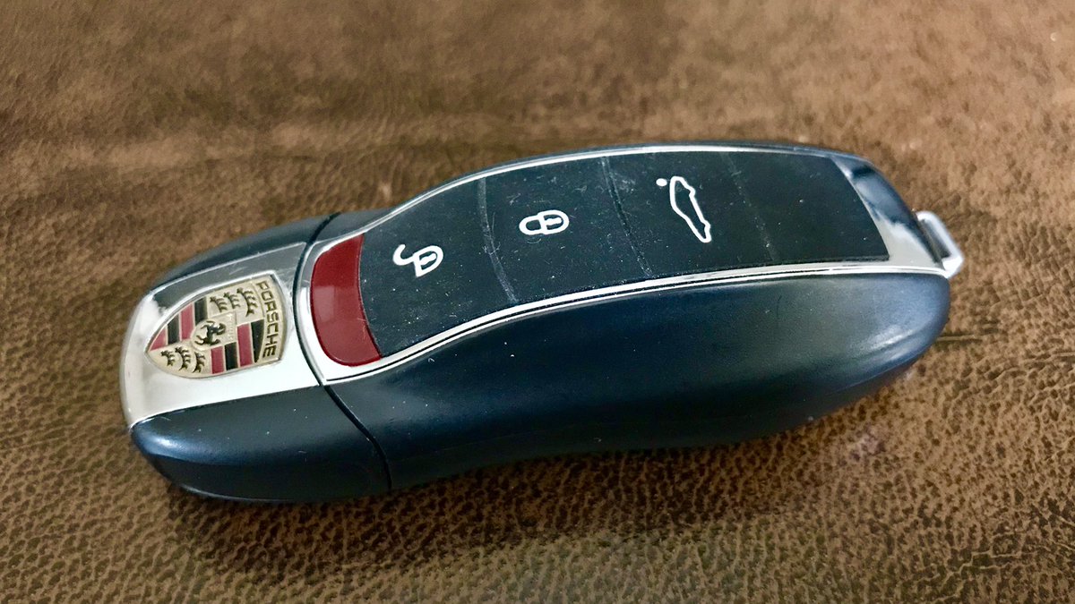 But then car brands got inventive. One of my favourites was this cool  #Porsche USB modelled on a 911 key. Great fun - I wonder how many recipients faked Porsche ownership in a bar/on a date etc?>> 3 of 11