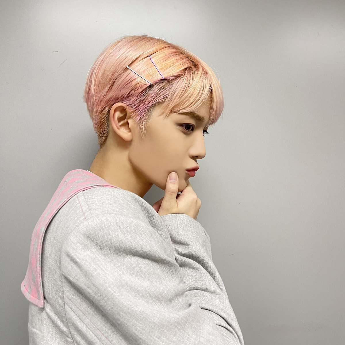 baejinthoughts's tweet image. HELLO