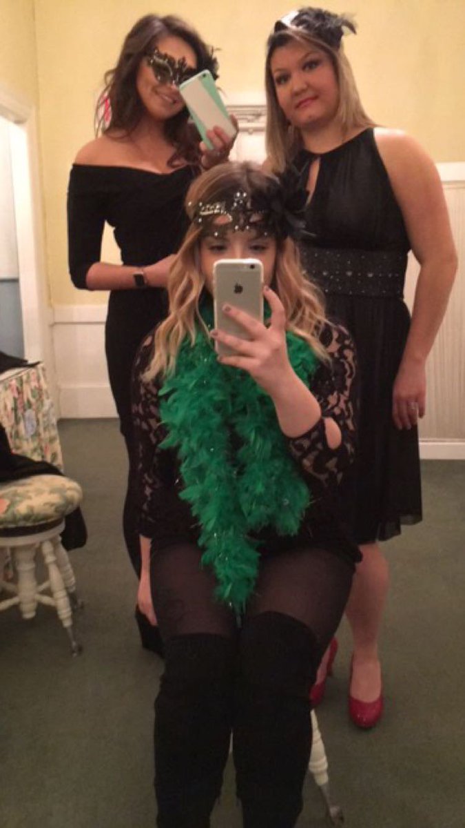 cwayze4swayze's tweet photo. happy friendiversary @lnnwrrn, we met 4 years ago today and you’re the best thing that job has ever given me ilysm https://t.co/4EIhzA8NvD
