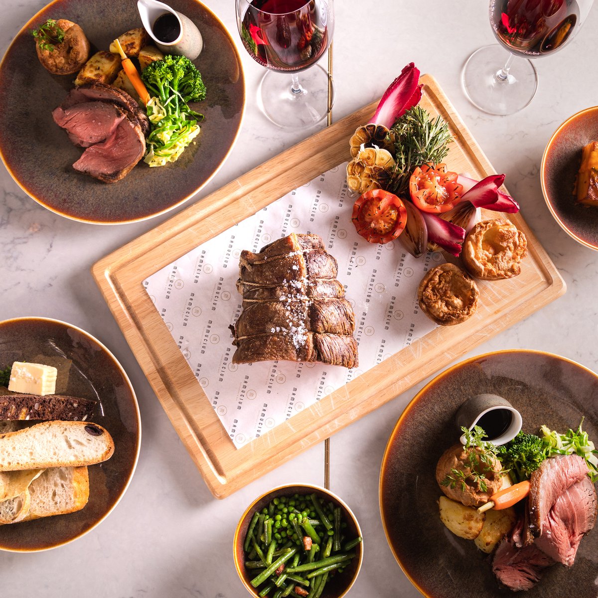 Oh how we miss serving up our #SundayRoast Sharing boards with you all.... 

We'd love to see your home roast pics today 💗💗 

#sundayroast #mamucium #sharingboards #familytime