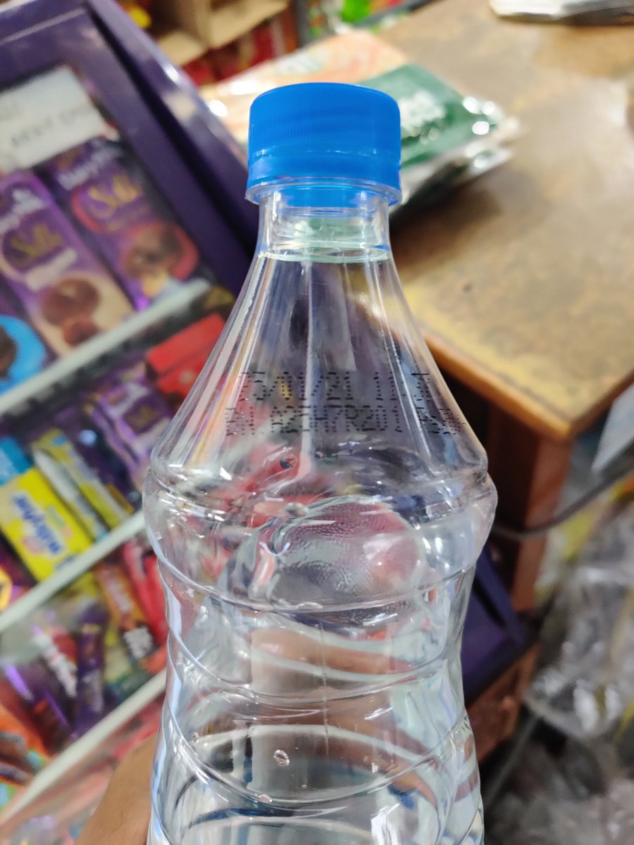 itsbsatya's tweet photo. @CocaCola_Ind 
Sealed Coca cola Kinley bottled water has bore/tap water in it.  Action should be taken against respective dealer/ batch. Seen in Hyderabad. Seen in 2 such batches. Batch No- BN. A25H7R201. @fssaiindia @CocaCola https://t.co/knYYZRpOaX