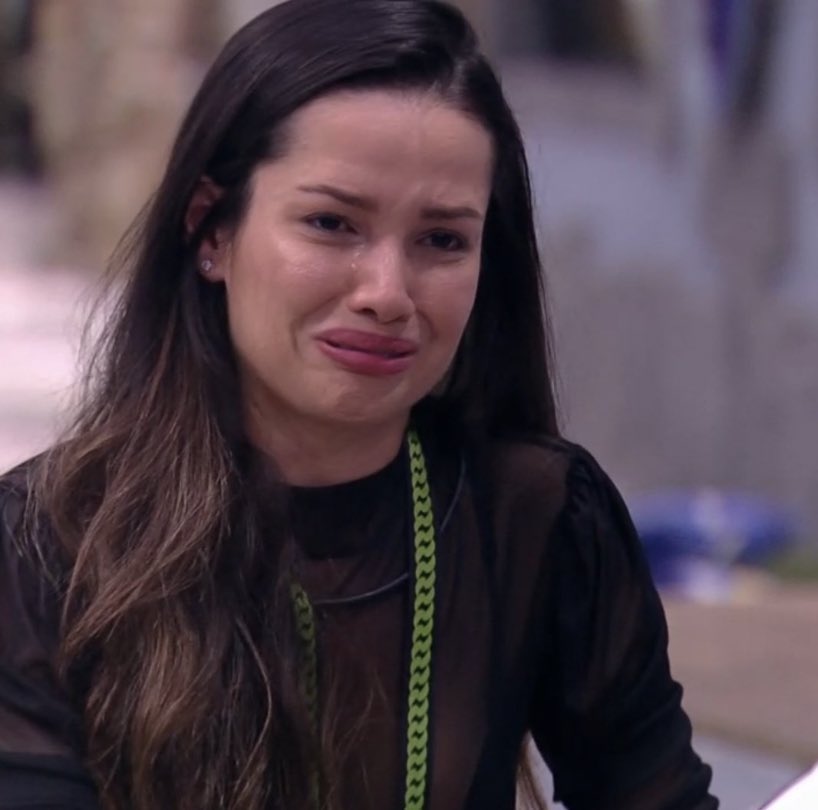 paulamaniezzi's tweet photo. Em uma semana essa Karol Comká conseguiu atormentar o psicológico dessas 3 pessoas. Tudo d ruim q vem acontecendo dentro do pgm, essa vibe pesadíssima, surge a partir das atitudes e falas dela. #BBB21 #FicaKarol https://t.co/ojrPdIGN0X