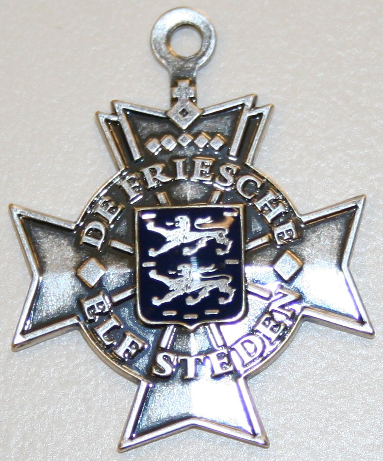 Even if the ice is thick enough next week and fit for the  #Elfstedentocht then we still have  #covid19. Will the  @gietitaloan committee have a  #Coronaproof script and will the  @MinPres at least approve the competition run of the tour?