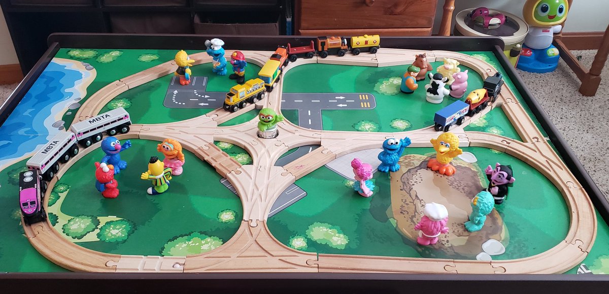 This one came together pretty easily. Nice little clover shape, with Oscar fitting in the middle to direct traffic