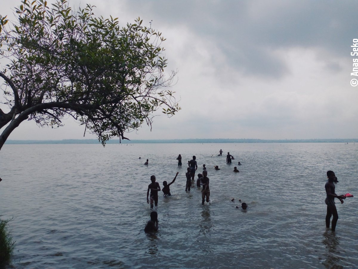 Un Ramasseur d'Ordures à Bopa ! 

Ce matin j'avais pas vraiment envie de quitter Bopa, mais il était l'heure. J'ai découvert des personnes merveilleuses et une population attentive au message écologique que nous avions apporté. L'auberge où j'étais logée était à côté du Jardin...