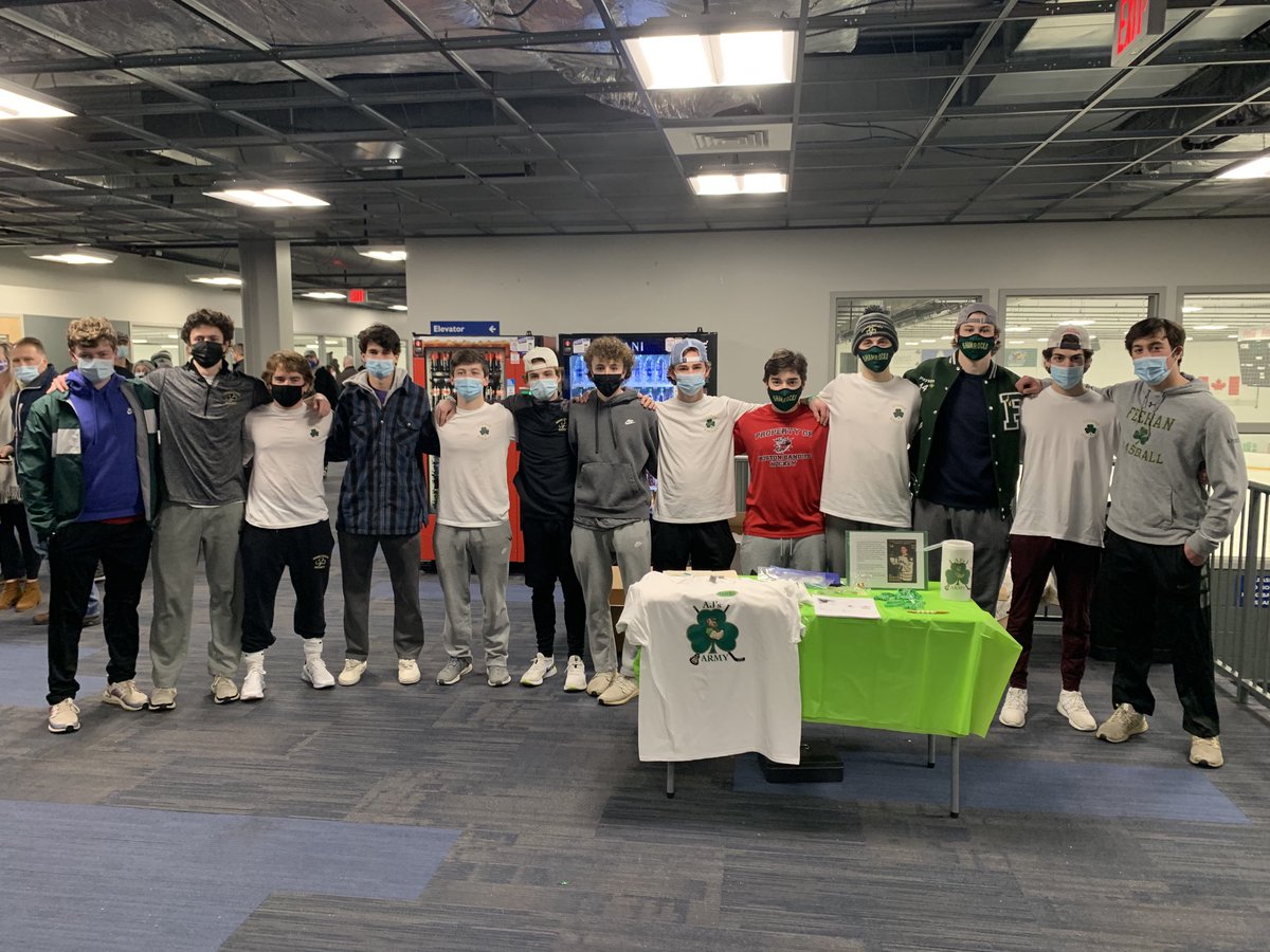 mfindlen's tweet image. The team supporting the fundraising efforts at the rink. ⁦@FeehanHockey⁩ ⁦@AJsArmy10⁩