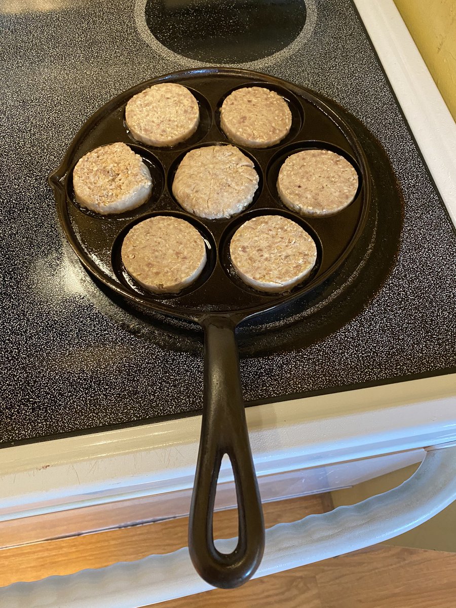 WhatDadIsCooki1's tweet photo. Just restored this #WagnerWare Swedish Pancake/plette pan. Did I make Swedish Pancakes? I did not.
#GleirsGoetta, @GliersMeats https://t.co/618bxHIfla