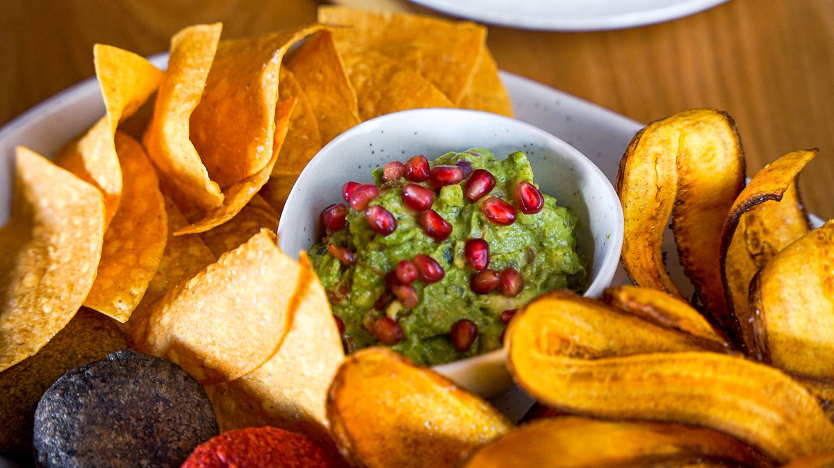 Are you #TeamBrunch or #TeamDinner? Whether you come to #CHICA to kick off your day or for the #BigGame, <a href="/cheflorena/">Lorena Garcia</a>'s Guacamole takes the trophy. 🏆