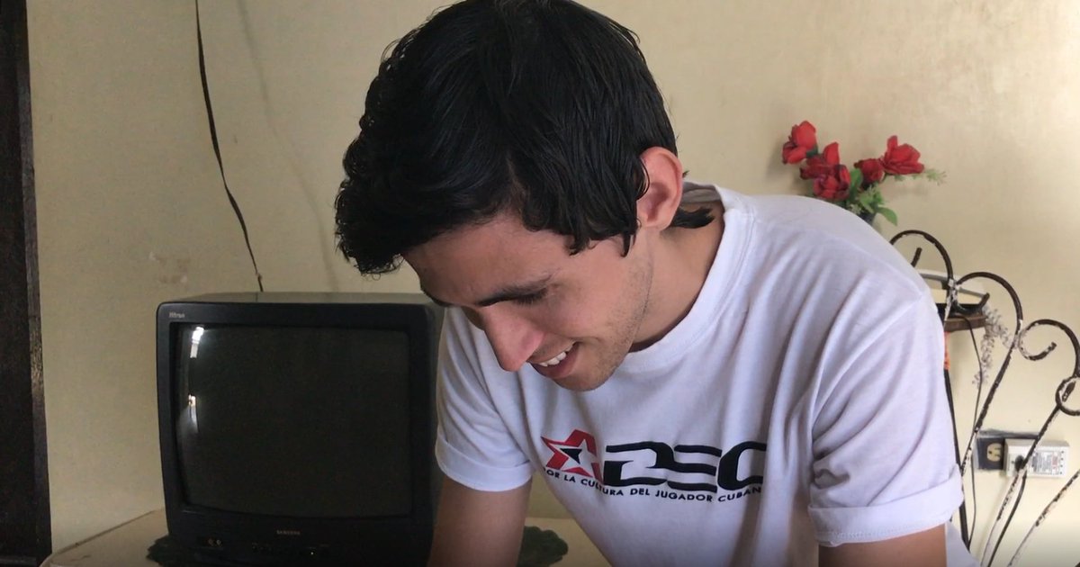 Cuba's top StarCraft 2 player tries the Zelda on the Switch for the first time. (Consoles aren't allowed to be legally imported to Cuba.) https://www.polygon.com/features/2017/5/15/15625748/cuba-esports