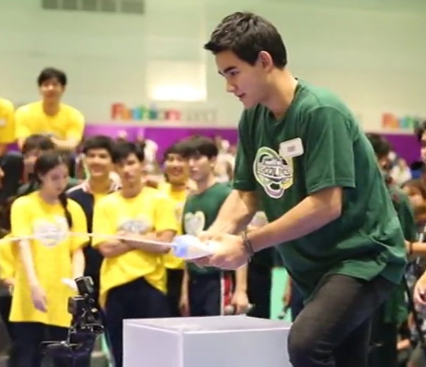 TayNew's worried faces when their son, Frank got the punishment.