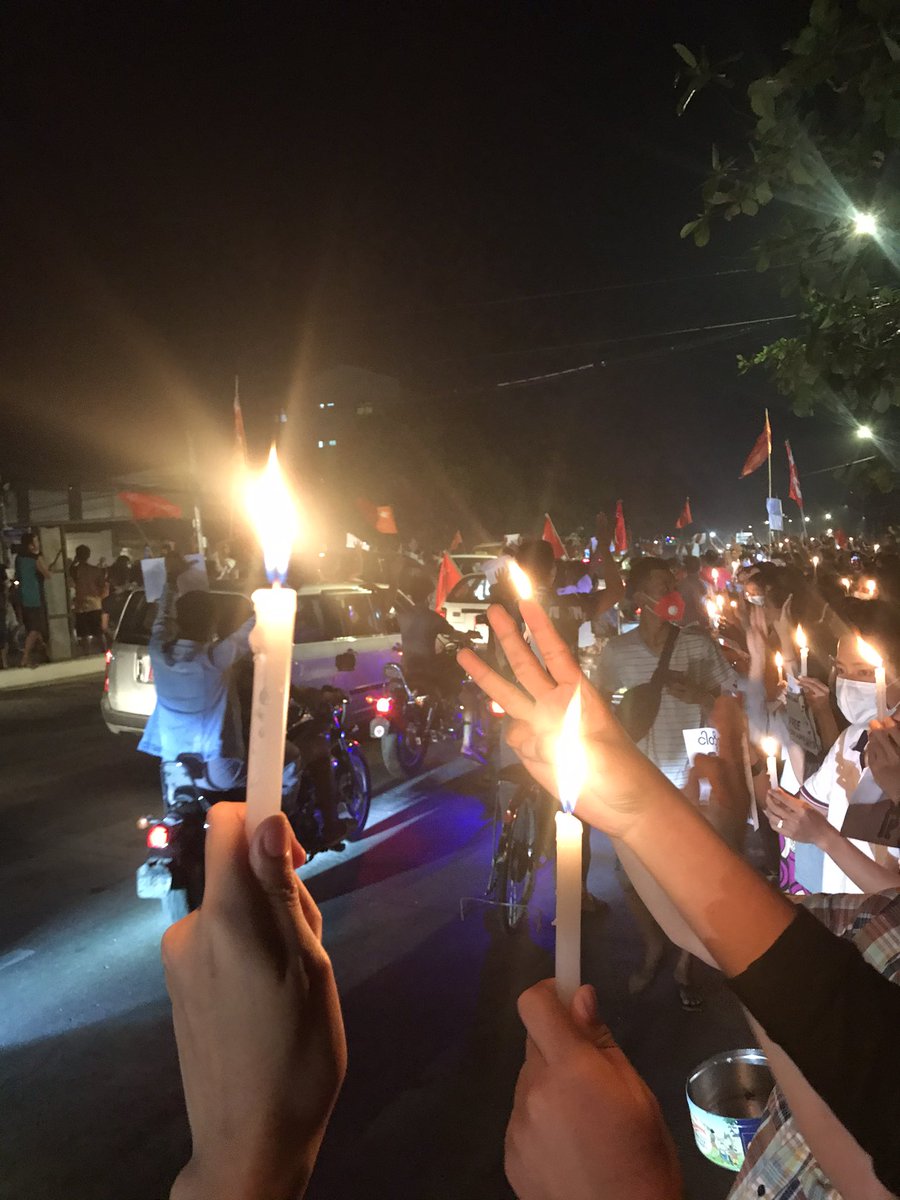 Sehunnie_Pinku's tweet photo. We all are peacefully taking part in Protests by lighting Candles, banging the pots in every part of the country
SAVE MYANMAR CITIZENS 
#FightForDemocray 
#HearTheVoiceOfMyanmar https://t.co/p5isu6kmAa