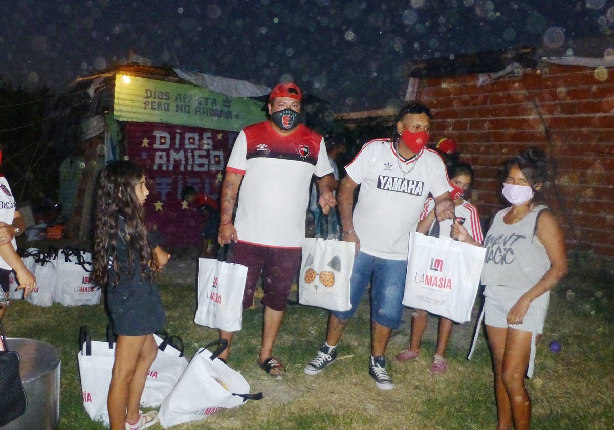 Jornada Solidaria:"En todos lados, en todos los barrios" junto a la Peña del Barrio Las Flores. Solidarios desde los orígenes, seguimos recorriendo los barrios junto a  <a href="/CANOBfiliales/">CANOBfiliales</a>