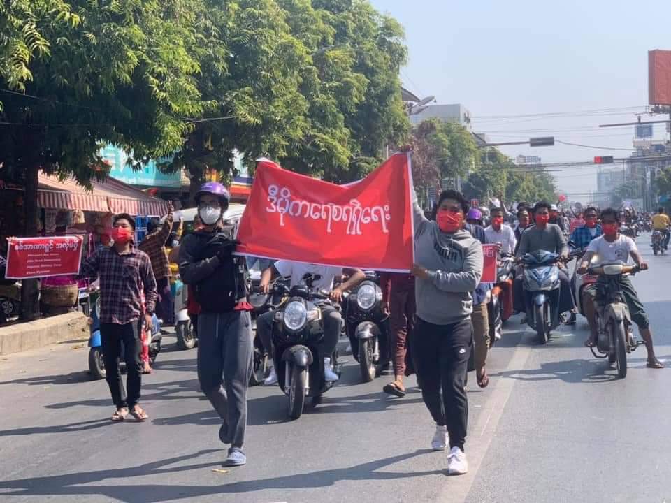 thawtaryeollie's tweet photo. People voted truthfully and there is no election fraud.let the world see what is happening in the cities of Myanmar.                                                                          NO MORE SILENCE #WhatsHappeningInMyanmar                         #FightForDemocray https://t.co/EUSmQz3N22
