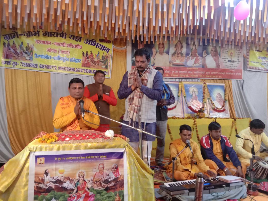 Arvind40152098's tweet photo. ग्राम-कोटिया दुल्हमपुर भरिवा में चल रहा सात दिवसीय श्रीमद् पावन प्रज्ञा पुराण कथा का छठवाँ दिवस ।
जिसमें मेहनौंन विधानसभा के मा०विधायक श्री विनय कुमार द्विवेदी जी का आगमन हुआ।और उन्होने श्रीमद् पावन प्रज्ञा पुराण का पूजन किया। https://t.co/zWWufQkSoY
