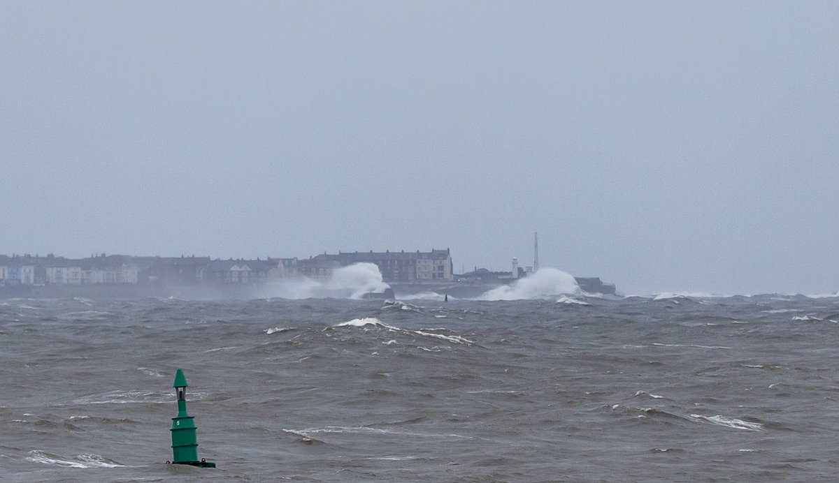dave_cocks's tweet photo. South Gare part deux
 #TheMightyRedcar #Lockdown3  #ItsNotAllDoomAndGloom  #GrimUpNorth #NorthYorkshire  #loveukweather #stormhour #LensAreLive #itvweather #bbcweather #RCAmbassadors #Teessidelive #MetOffice #Canon6d https://t.co/VeTZMw66lr