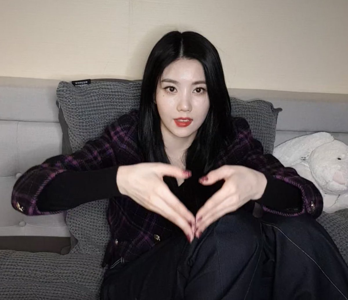 archiveunbi's tweet photo. the many hearts of eunbi https://t.co/6SjliA2YoG