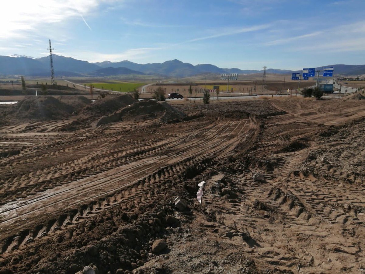 Emirdağımızın her bir girişi farklı güzel olacak... Konya yolu girişimiz için çalışmalarımıza başladık.#TürkülerDiyarı #Emirdağ 💐🌾🌼