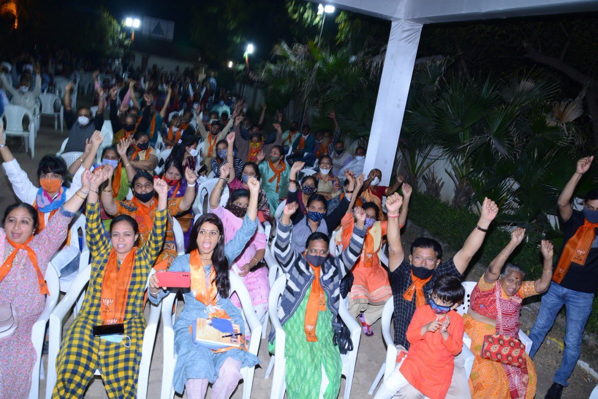 BJP4Karnavati's tweet photo. ગોતા વોર્ડ ના ચૂંટણી કાર્યાલય નો શુભારંભ માનનીય મહાનગર પ્રભારીશ્રી @IKJadejaBJP જીની વિશેષ ઉપસ્થિતિમાં કરવામાં આવ્યું 

જેમાં મોટી સંખ્યામા��� કાર્યકર્તાઓ ઉપસ્થિત રહ્યા.
@Bhupendrapbjp #AmdavadWithBJP https://t.co/45217iUhQa