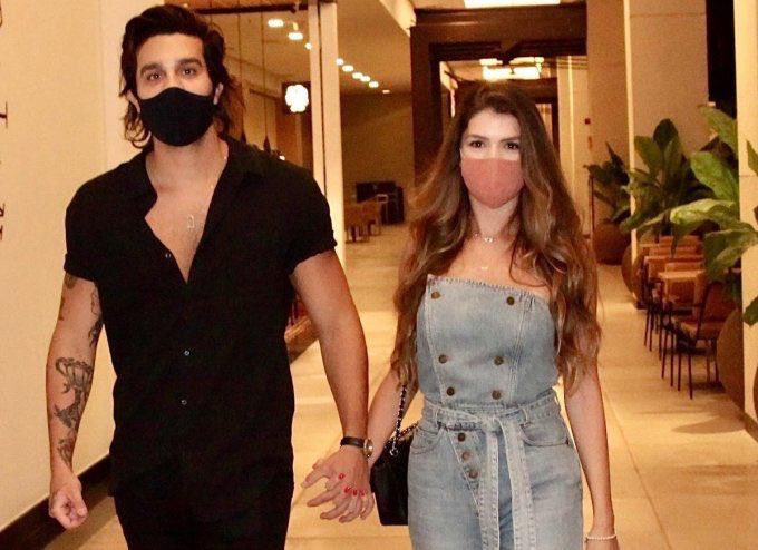 luansdaily's tweet photo. Confiram alguns registros do Luan ontem, acompanhado por uma moça, em um shopping. https://t.co/bFDcdYtKen