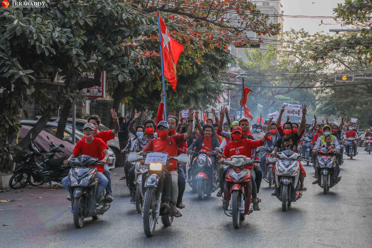IrrawaddyNews's tweet photo. In Pictures: Residents of Mandalay take to the streets on foot and motorcycles to protest against the military coup on Sunday. (Photo: The Irrawaddy)
#WhatishappeninginMyanmar https://t.co/pkQ5XANXgp