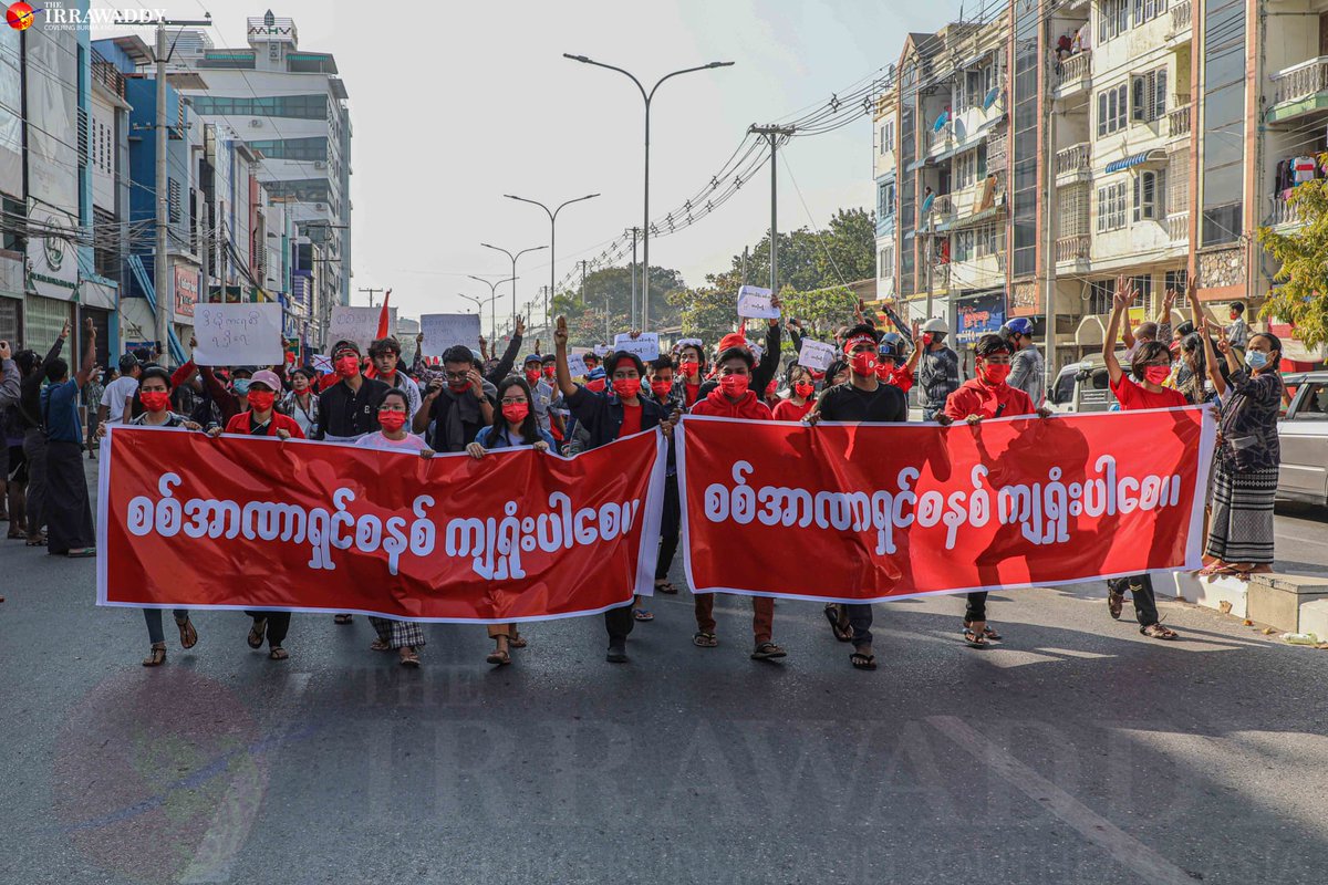 IrrawaddyNews's tweet photo. In Pictures: Residents of Mandalay take to the streets on foot and motorcycles to protest against the military coup on Sunday. (Photo: The Irrawaddy)
#WhatishappeninginMyanmar https://t.co/pkQ5XANXgp