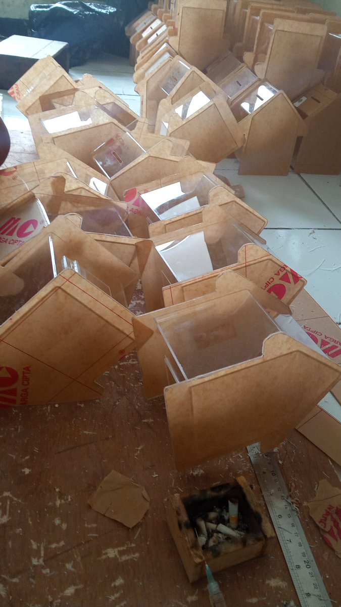 DadangS65788351's tweet photo. Jasa pembuatan Akrilik https://t.co/Rbs7Mojfxo