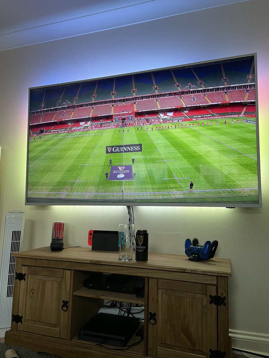 peter86vrs's tweet photo. Match day!! Come on Wales! 🏴 #PreGamePour
#GuinnessSixNation https://t.co/J8pzFJoiLT