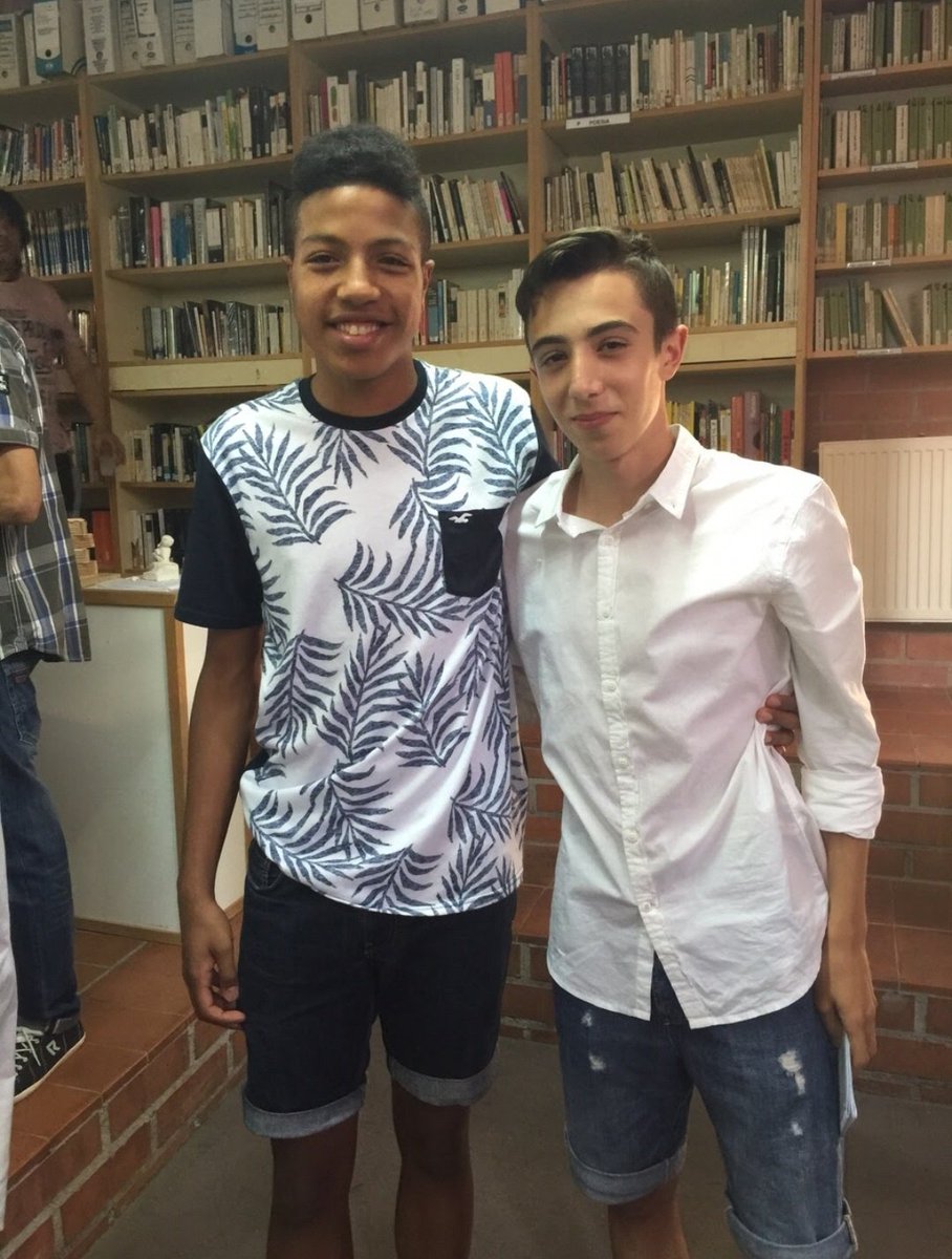 Adriiigr's tweet photo. Estamos con la previa del Andorra que juega ahora contra el Farça. 

De mientras, echamos unas partidillas a los tiros.

Ponte guapo y entra.

https://t.co/yx6gwQjpAd https://t.co/TKmq9elUC5