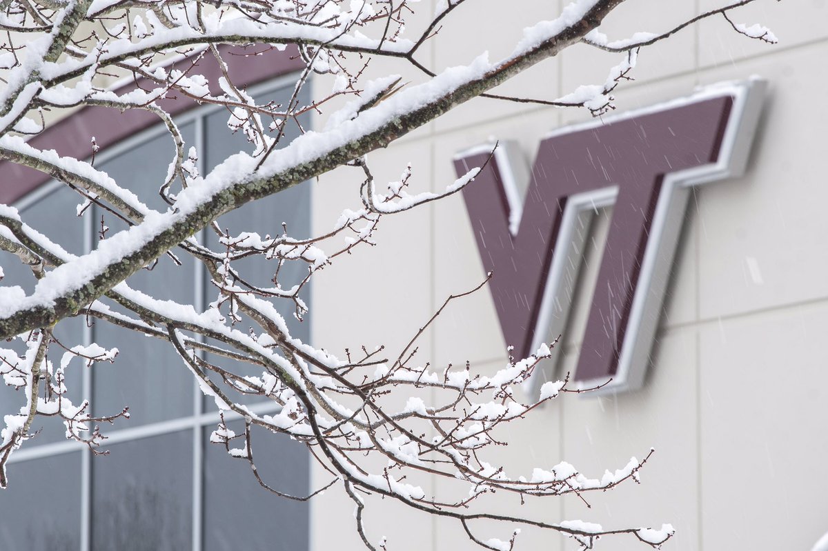 hokiesports's tweet photo. Another beautiful snowfall in Blacksburg 👌 https://t.co/jtfCFJgeIQ