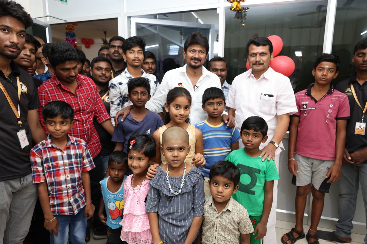 Udhaystalin's tweet photo. கரூர் - அரவக்குறிச்சி தொகுதி - ஏழை எளிய மாணவர்களுக்காக அண்ணன் @V_Senthilbalaji அவர்களின் @vsbfoundationss சார்பில் தொடங்கப்பட்டுள்ள கல்வி ஆராய்ச்சி மையத்தை இன்று திறந்து வைத்தேன். NASA ஏவவுள்ள குறைந்த எடை கொண்ட செயற்கைகோளை உருவாக்கிய மாணவர்கள் அருண்,கேசவனை அங்கு வாழ்த்தினேன். 1/2 https://t.co/YNSYrjAgw9