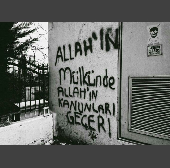 fhmm_a2000's tweet photo. Allahın mülkünde Allahın kanunları geçer!!

#AnayasamizKuranOlsun https://t.co/0RFQu5PCzI