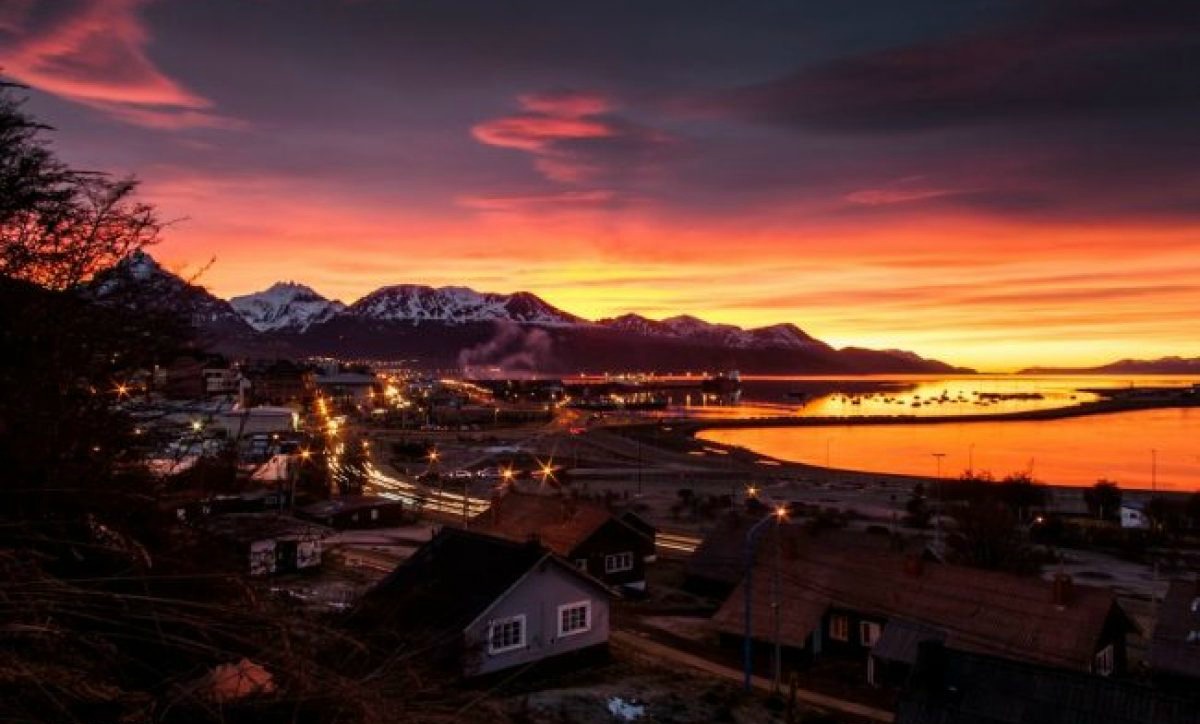 ушуайя огненная земля. 12 октября 1884 - испанцами основан самый южный город земли - ушуайя. ушуайя, огненная земля, аргентина. город ушуайя аргентина. огненная земля город ушуайя.