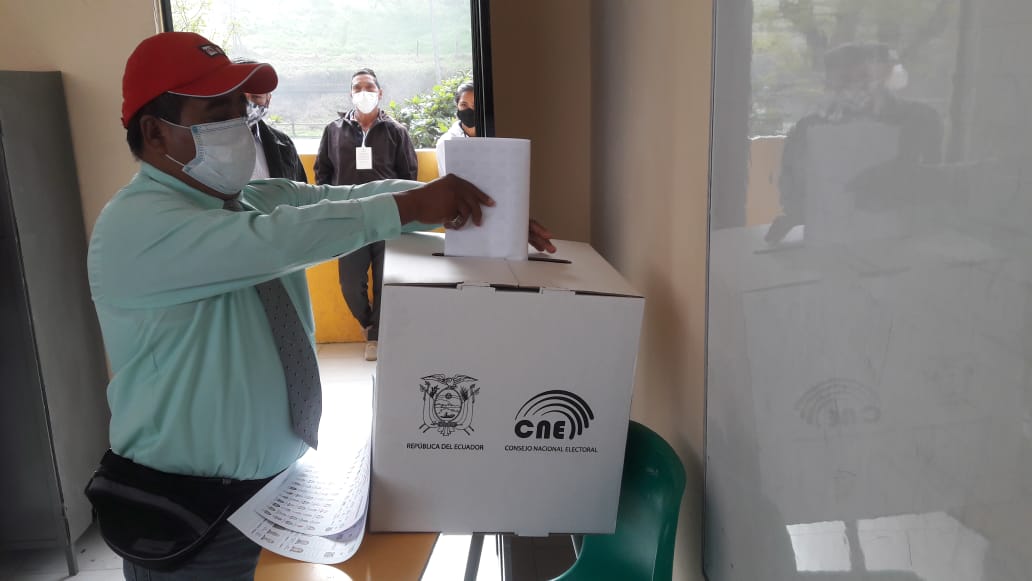 #Elecciones2021Ec
El alcalde y concejal Vicente Asanza, ejercieron su derecho al voto en Chilla.

Las autoridades exhortaron a las ciudadanos a cumplir todas las medidas de bioseguridad para que este proceso se desarrolle de una manera  ordenada y precautelando la salud de todos