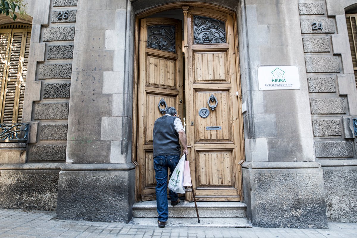 Dimecres passat vam obrir l'espai de relació 💚

👉Aquests espais són molt importants per les persones que no tenen una llar on passar el dia. Aquí poden coincidir amb amics, resguardar-se del fred, passar l'estona,beure un cafè calent, anar al lavabo...