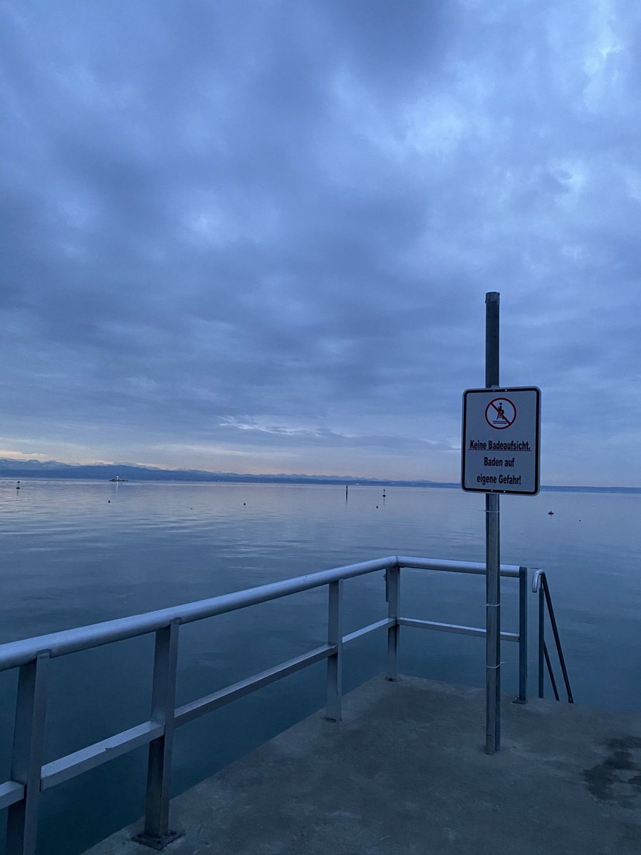 lottixsr_'s tweet image. weil es heute wieder regnet... hier alle shades of blue die der Bodensee am Freitag noch zu bieten hatte