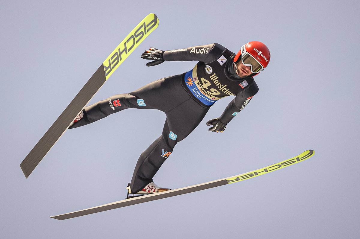 Halvor Egner Granerud 🇳🇴 bleibt auch beim FIS Skisprung Weltcup in Klingenthal 
die Nummer 🥇🏆

🥈 Bor Pavlovcic 🇸🇮

Markus Eisenbichler fliegt mit tollen Sprüngen 🦅 aufs Podium 🥉 
Auch Martin Hamann überzeugt als 11. 🇩🇪

#klingenthal #markuseisenbichler 
#winterfans