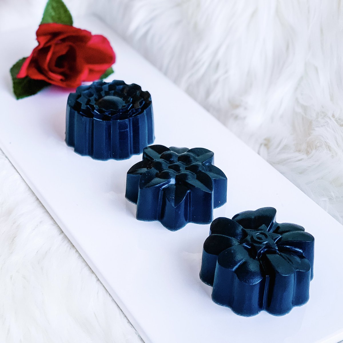 stellarsoaps's tweet image. 🌹 The FACIAL bar: the original favorite, floral edition
🌹 RUBY RED body bar: hydrating and sensual soap bar with rose &amp;amp; bergamot EOs
🌹 Rose Clay face mask: purify your skin with the best clay on earth &amp;amp; tea tree essential oil!