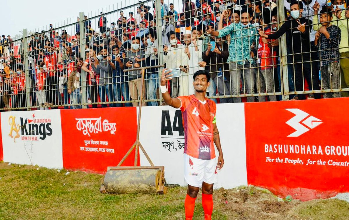 04topu's tweet photo. With all my fans,I got a family again ❤️ Fans are my best inspiration 🤟

Check out my latest activities in:
#Instagram: https://t.co/chxUhhe1yQ

 #topu #tb4 #BDFootball #Bashundharakings
#nishblitz #football #BPL #bpl2021 https://t.co/fiYFmfjaer
