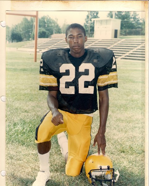 UncleCraig45's tweet photo. #beforeandafterchallenge
Back in the days when I was a young kid. Football was the sport I love the most out of all the sports and the last I ever played in high school.
You kids that chasing your life dream never take NO for an answer.
@cmockobee @mockstang @devin_mockobee https://t.co/DKB0n0gYJY