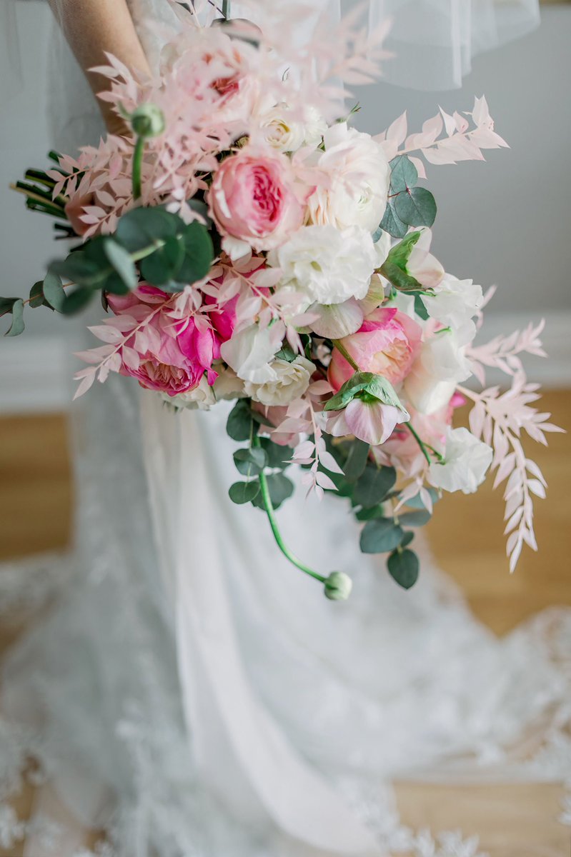 aspenflorist's tweet photo. Have you ordered your Valentine’s blooms yet?! Shop online while quantities last!! https://t.co/AbMiri60MH https://t.co/qsrhjRSYYo