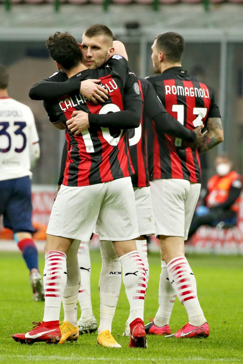 FT #ACMilan 4 - 0 #Crotone 

30' 64' <a href="/Ibra_official/">Zlatan Ibrahimović</a> ⚽️⚽️
69' 70' #REBIIIC ⚽️⚽️

KEMBALI MENDUDUKI POSISI PUNCAK KLASEMEN 🔝🔥
MILAN sukses amankan 3 point dikandang dengan kemenangan yang meyakinkan dengan unggul 4 gol 

Tanggapan Kalian Milanisti?

#SempreMilan 
#ForzaMilan 🔴⚫️