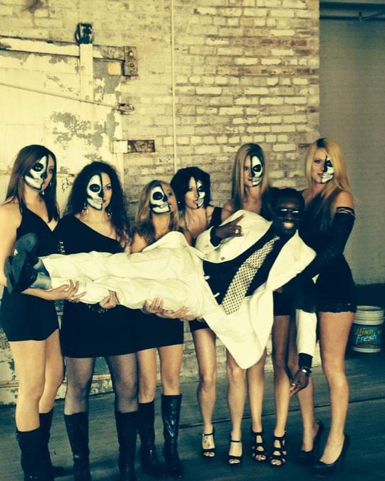 #throwback #rocknskull https://t.co/lRM3rvcglI<a href="/tag/throwback"class="tags">#throwback</a><a href="/tag/rocknskull"class="tags">#rocknskull</a>