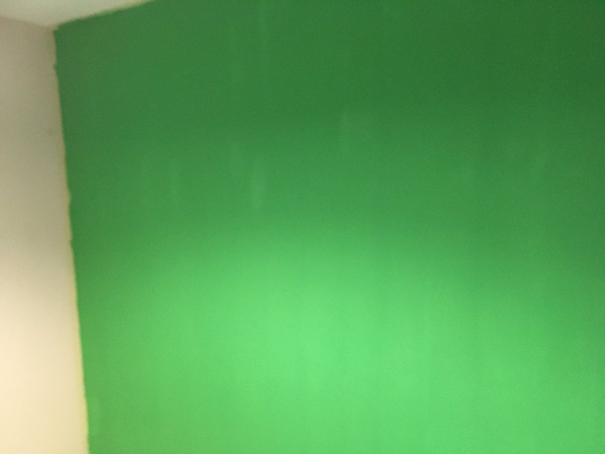 ClimateActuary's tweet image. #SundayDIY embracing #homeworker status by adding a green screen to my office.