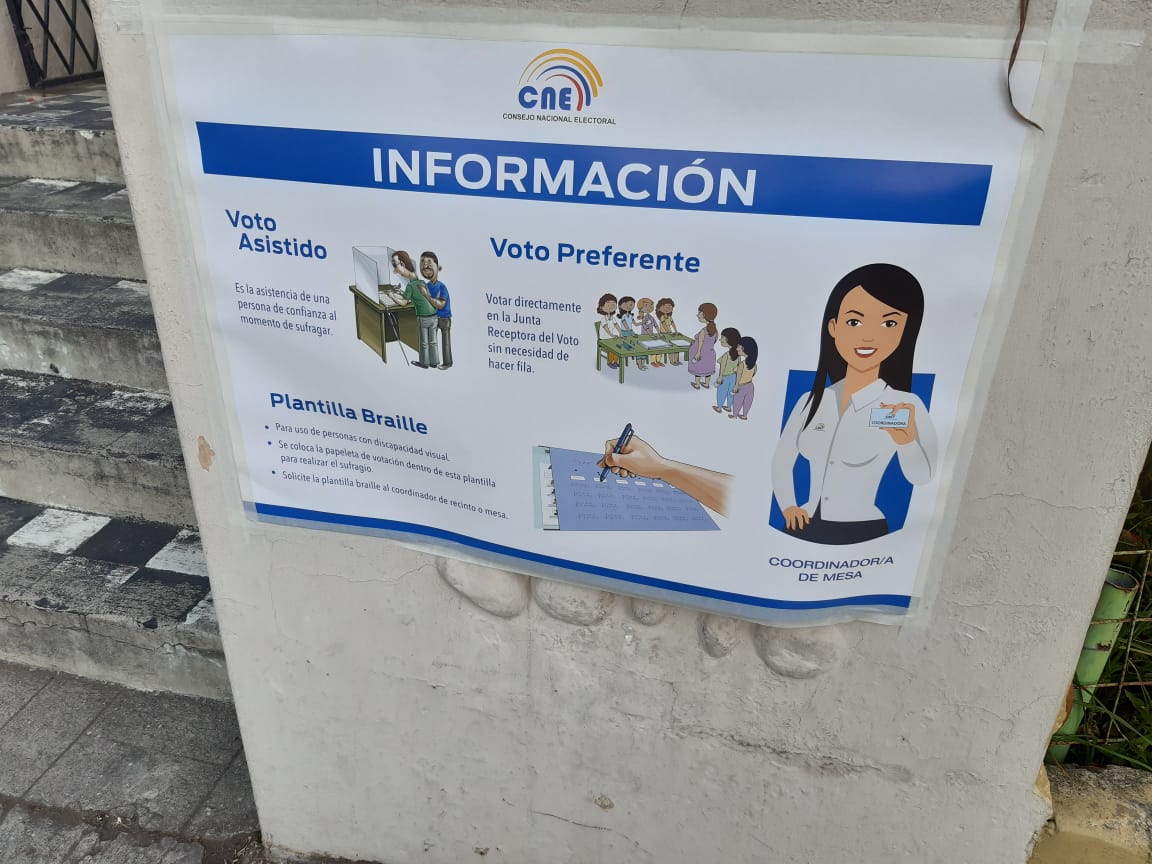 foladdhh's tweet photo. La delegación del #FOLADH se encuentra desplegada en diversos locales de votación de #Quito. Ecuador comenzó su proceso de voto con medidas de Bioseguridad #EcuadorDecide2021 #EcuadorDecide https://t.co/Jd54ZkhBvp