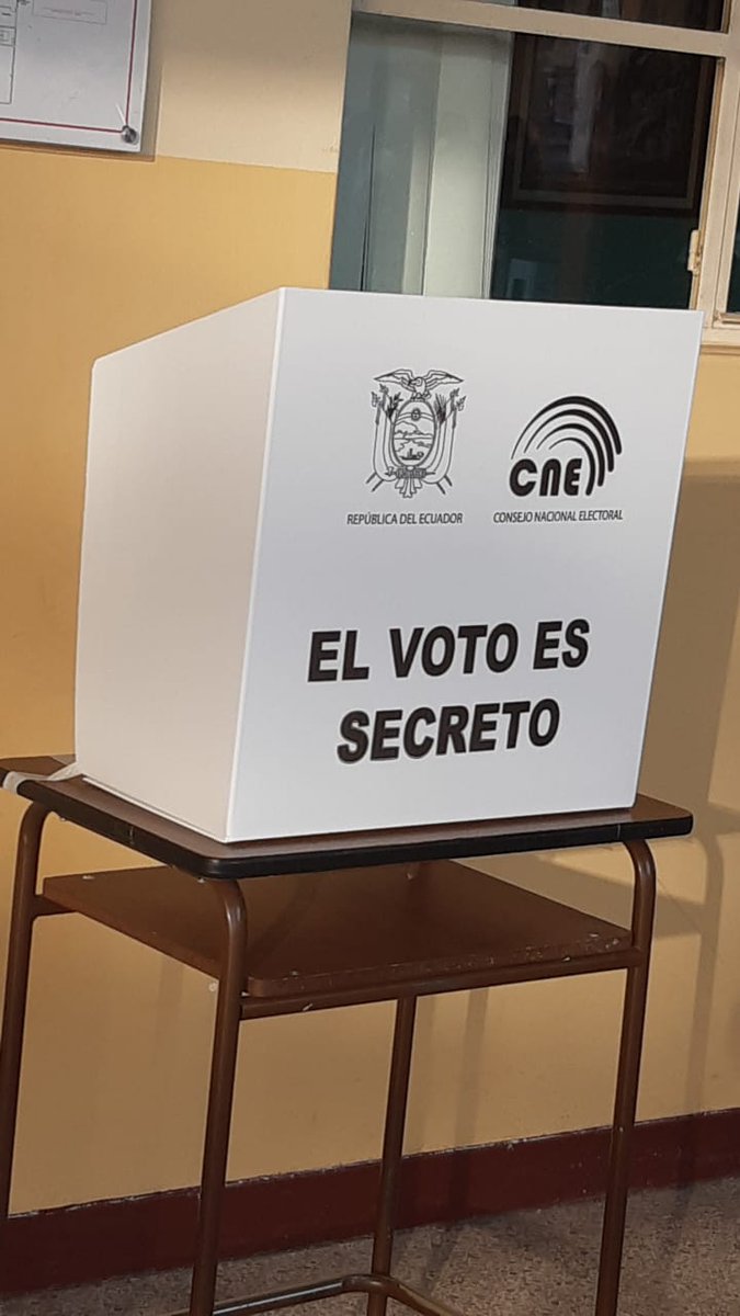 foladdhh's tweet photo. La delegación del #FOLADH se encuentra desplegada en diversos locales de votación de #Quito. Ecuador comenzó su proceso de voto con medidas de Bioseguridad #EcuadorDecide2021 #EcuadorDecide https://t.co/Jd54ZkhBvp