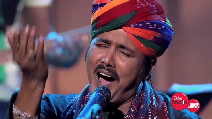 HarshittMathur's tweet photo. The background music,  perfect use of instruments and the magical voice makes this song immortal.
  
Song :  Maaharey hivdhey mein jaagi dhaunkani 
https://t.co/SiXoPrUzvw

#songs #indianclassicals
#indiansongs #Rajasthan https://t.co/cyWu6zMtGf