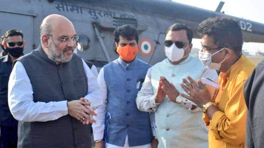 ShetSadanand's tweet photo. Pleased to welcome Union Home Minister Shri @AmitShah Ji during his stopover in #Goa en- route to Delhi. https://t.co/pPKXOR0plN